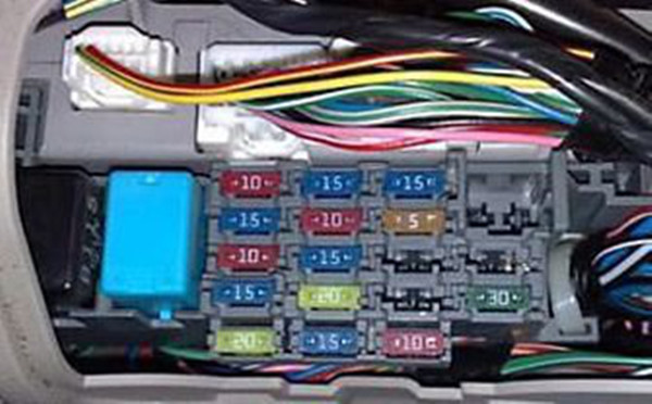 Automotive fuse common sense, help to fuse the car to determine the fault